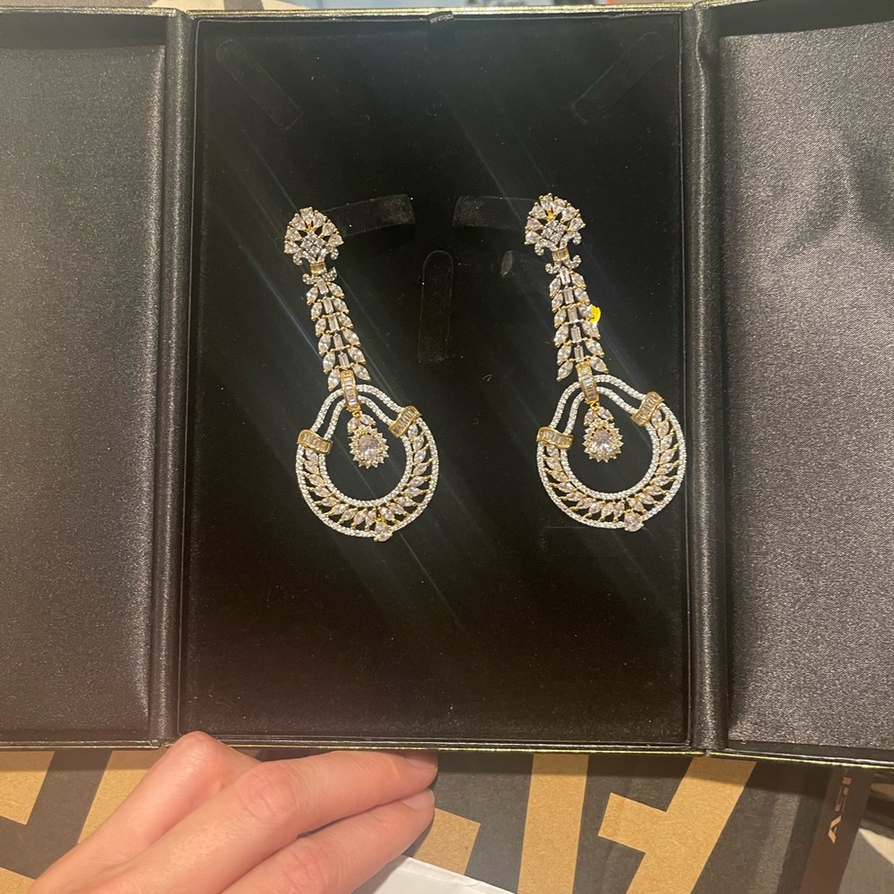 Diamond statement earrings - Picture 3 of 4